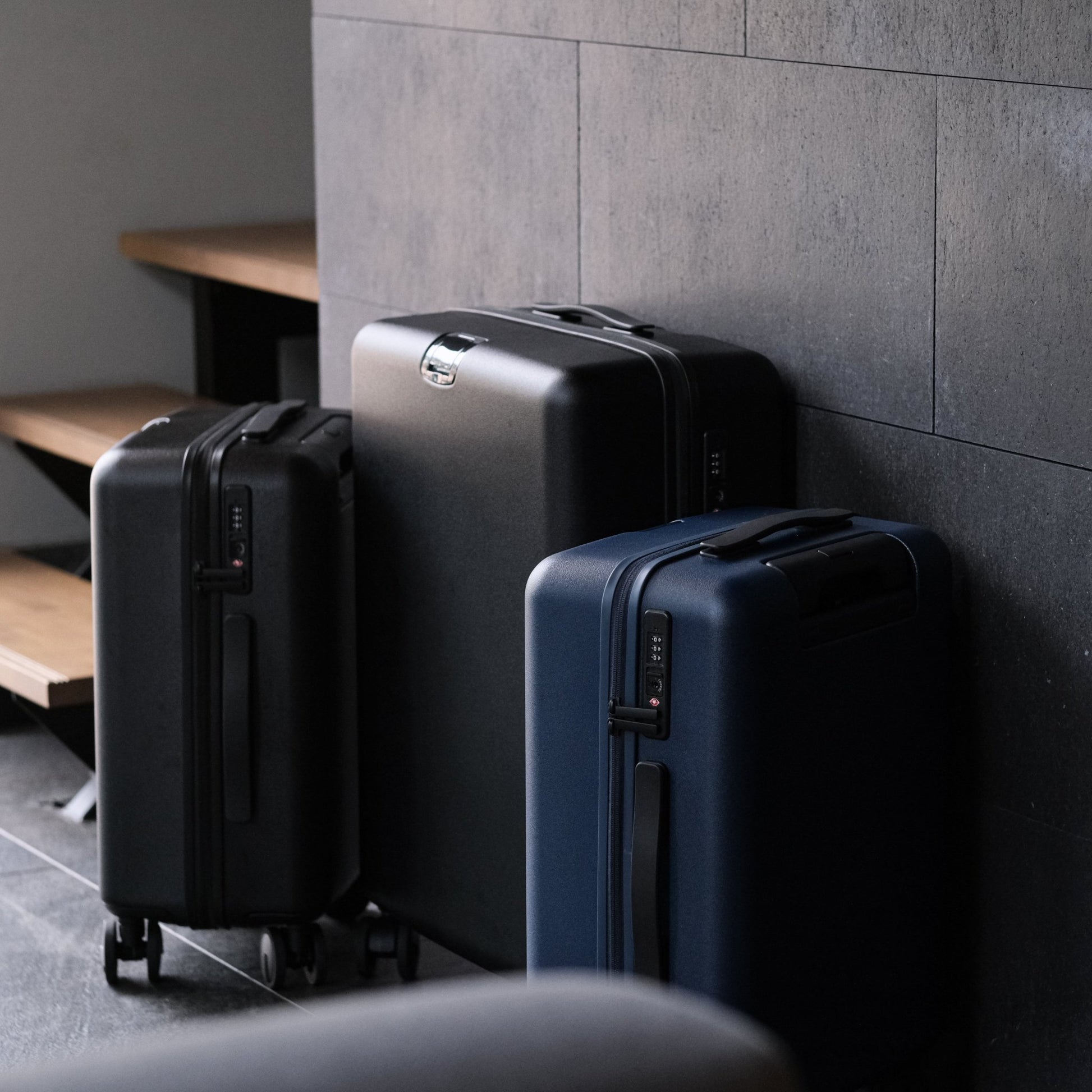 Essential Luxe Suitcase(Black) - aucentic