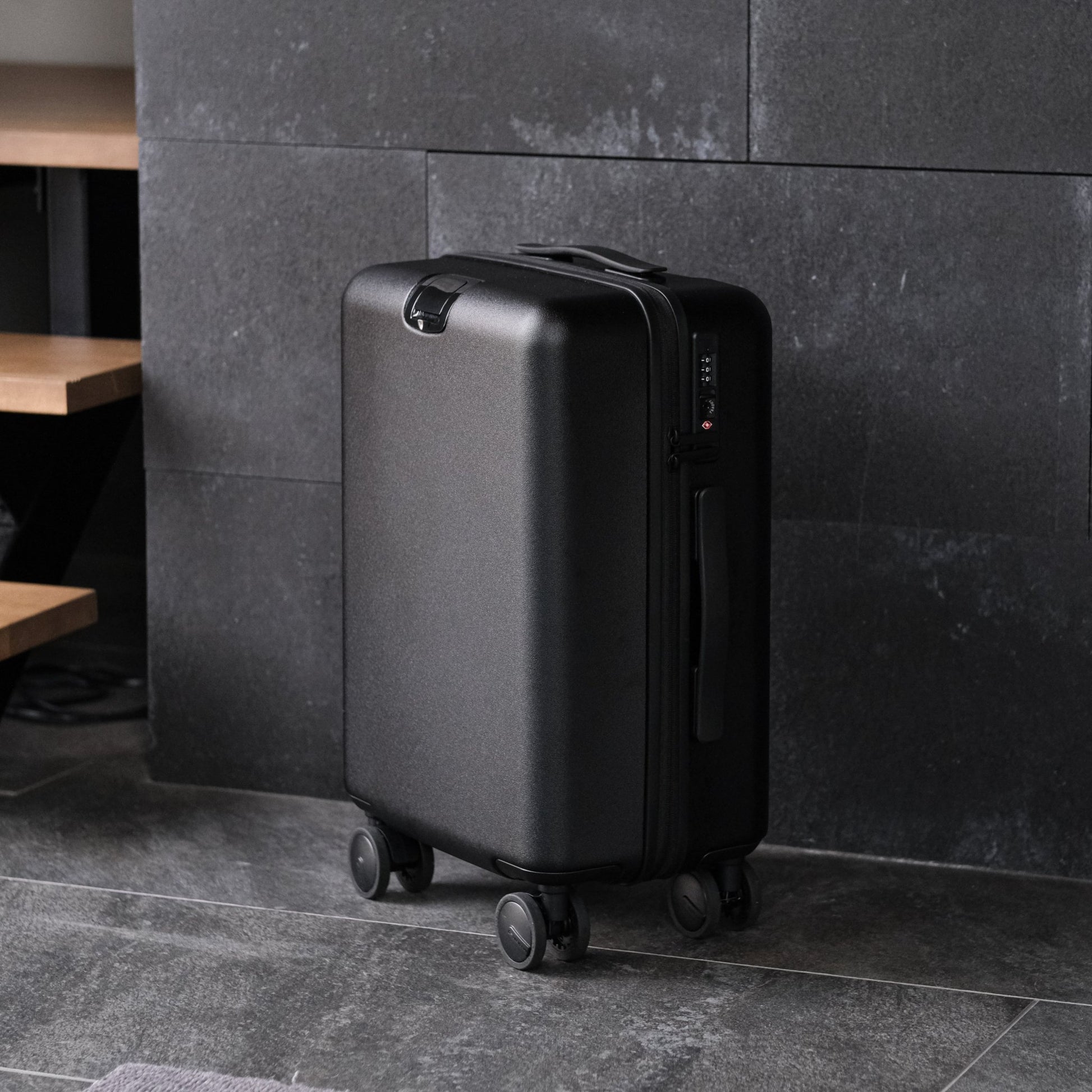 Essential Luxe Suitcase(Black) - aucentic