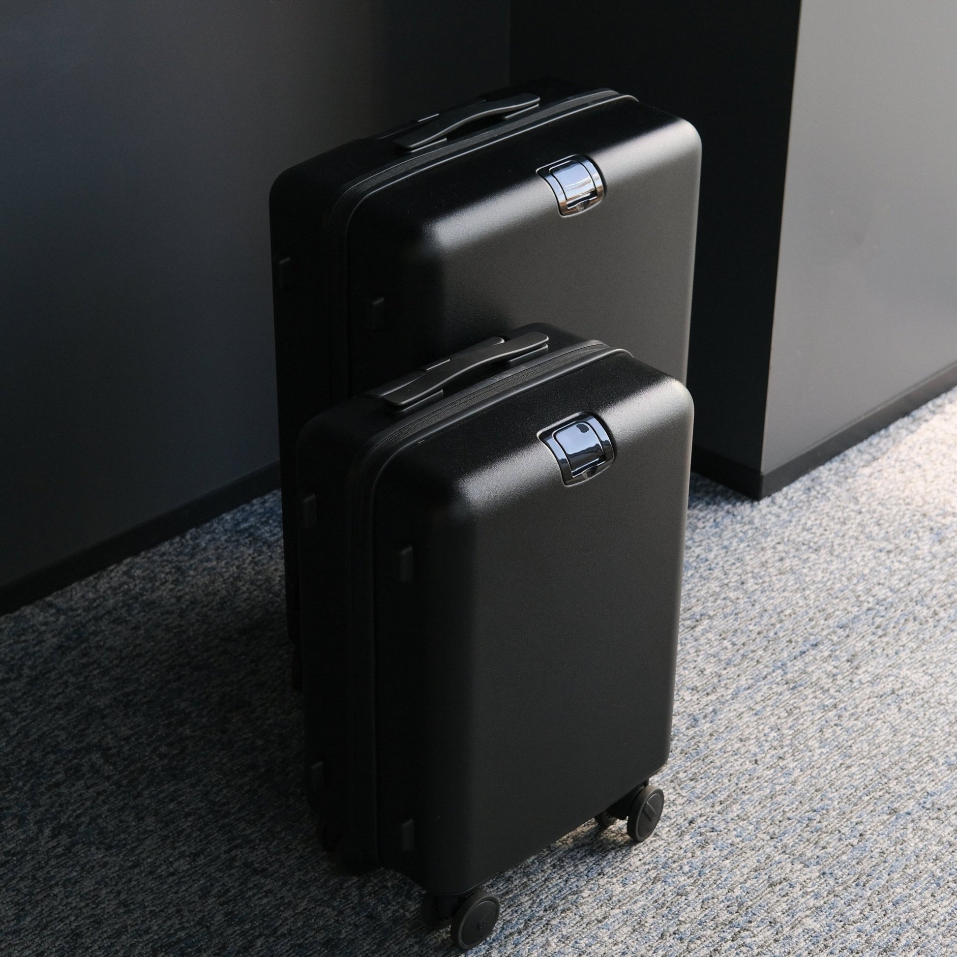 Essential Luxe Suitcase(Black) - aucentic