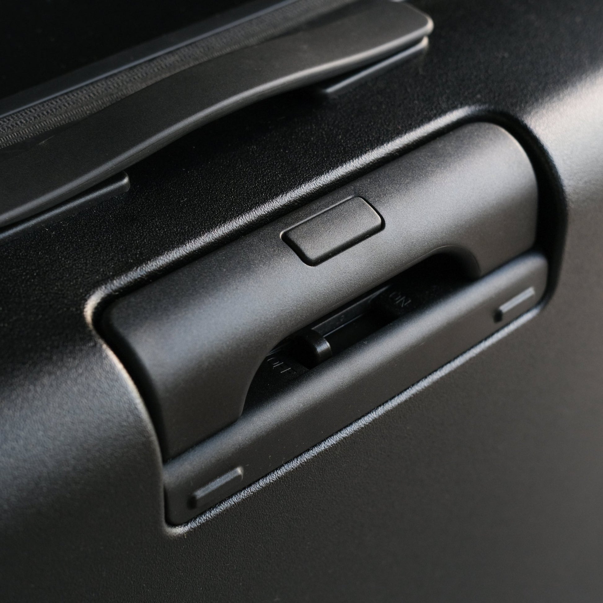 Essential Luxe Suitcase(Black) - aucentic