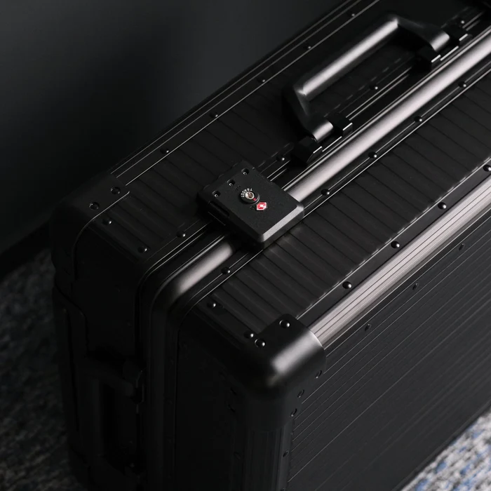 Stripe Aluminium Suitcase(Black)