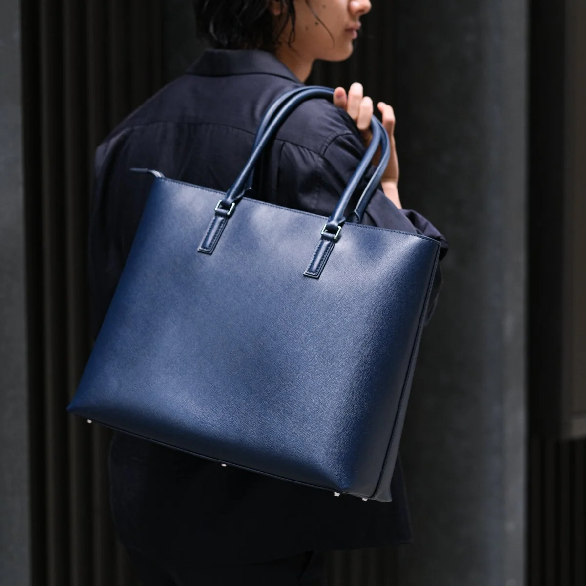 ITALIAN SAFFIANO LEATHER TOTE NAVY