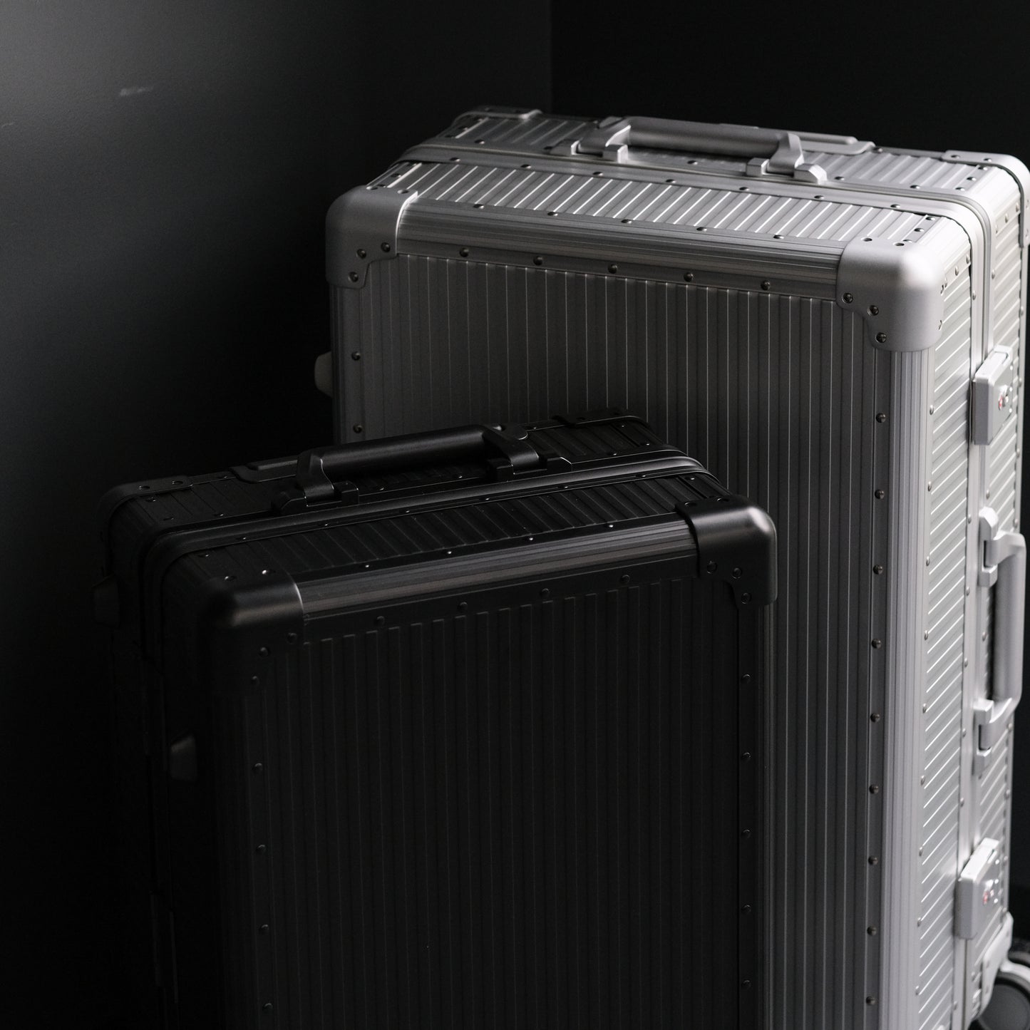 Stripe Aluminium Suitcase(Silver)