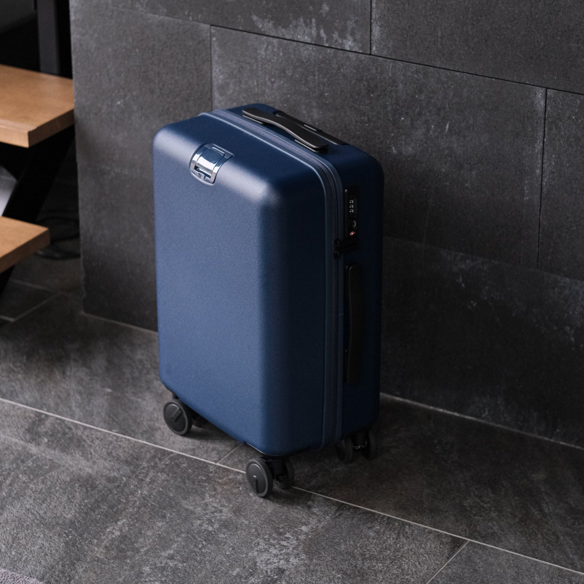 Essential Luxe Suitcase(Dark Blue) - aucentic