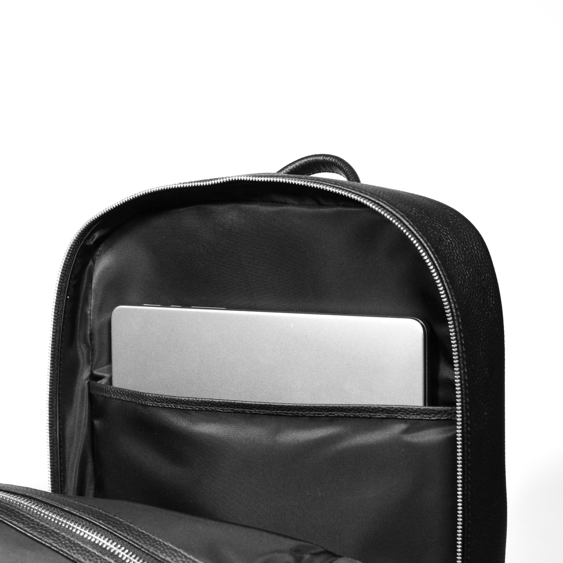 Full Grain Leather Backpack - aucentic