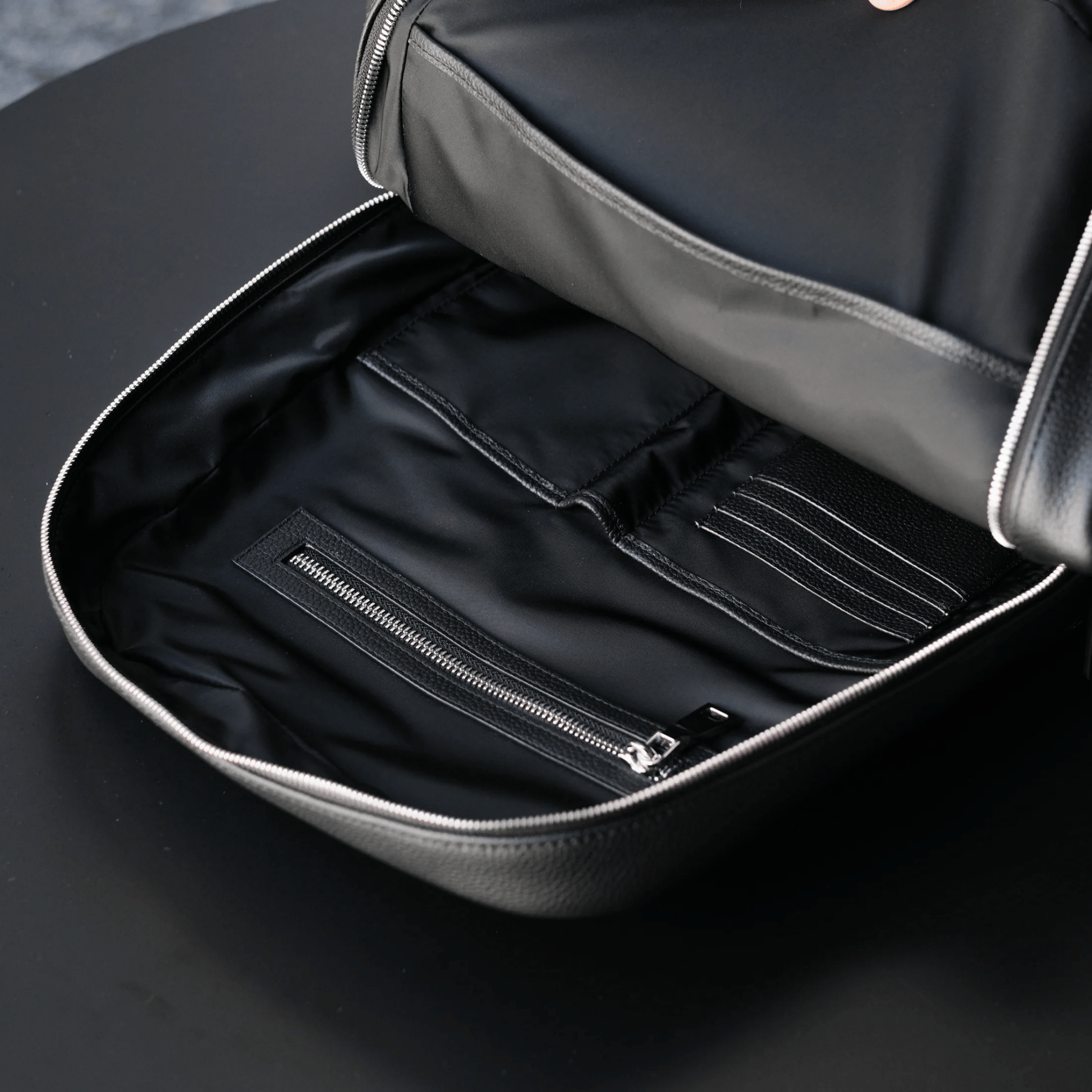 Full Grain Leather Backpack - aucentic