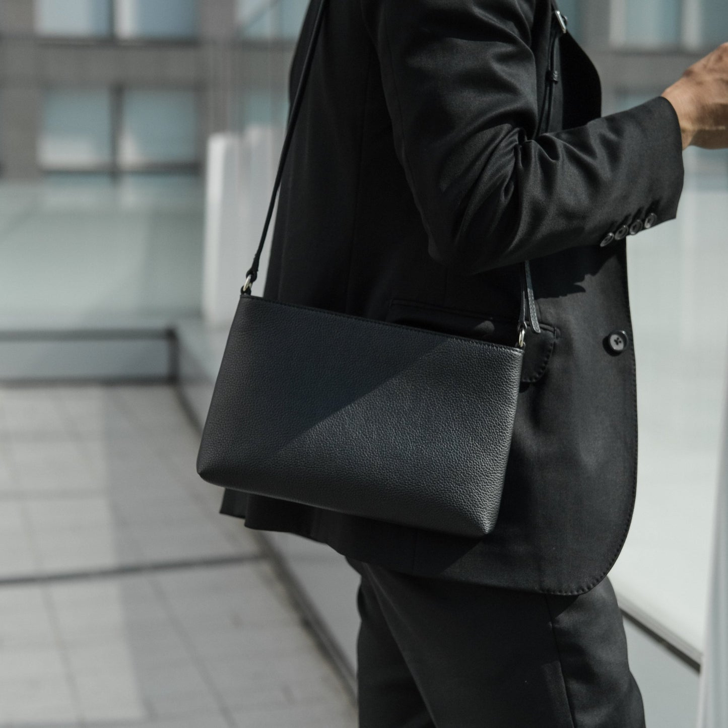 ITALIAN LEATHER SACOCHE - aucentic