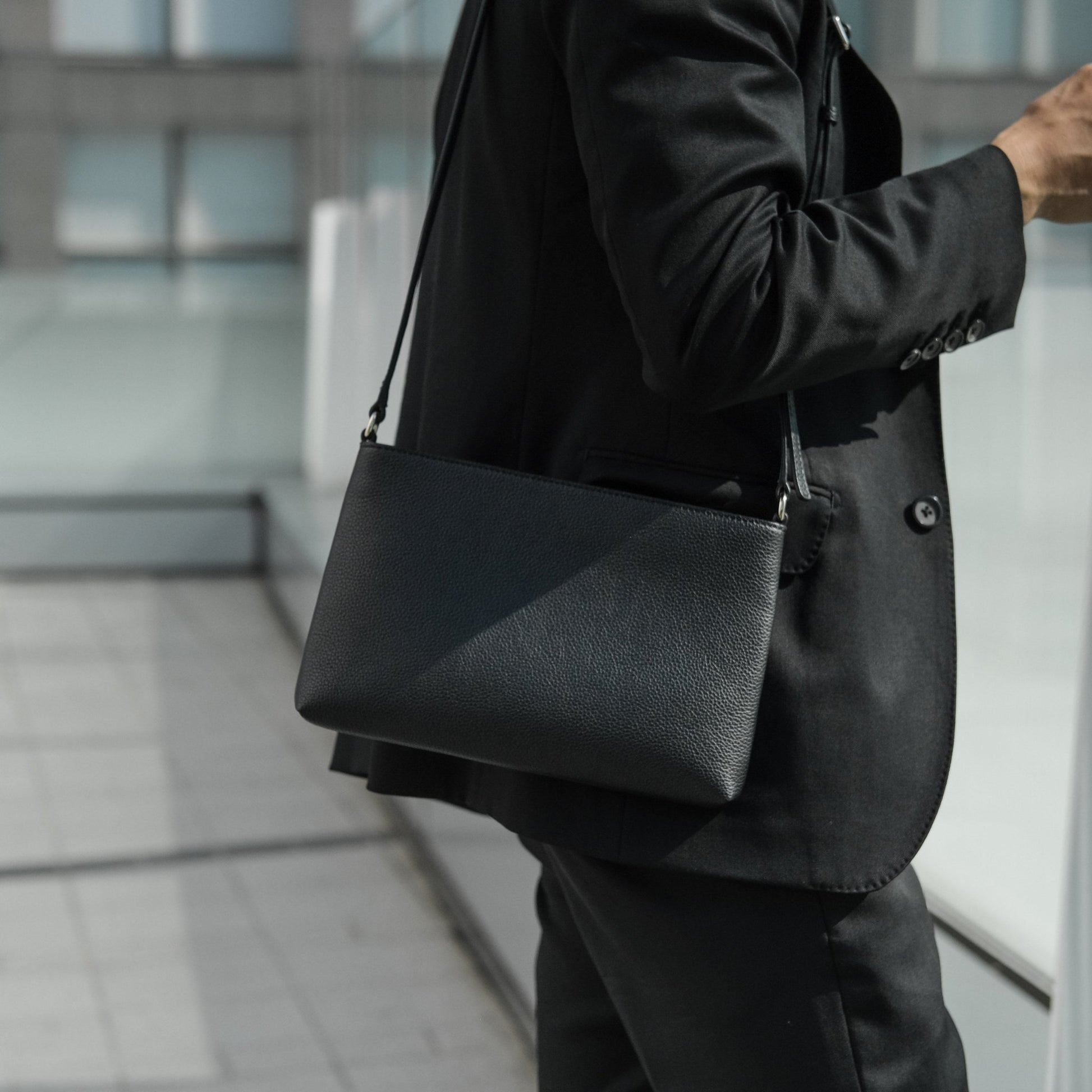 ITALIAN LEATHER SACOCHE - aucentic