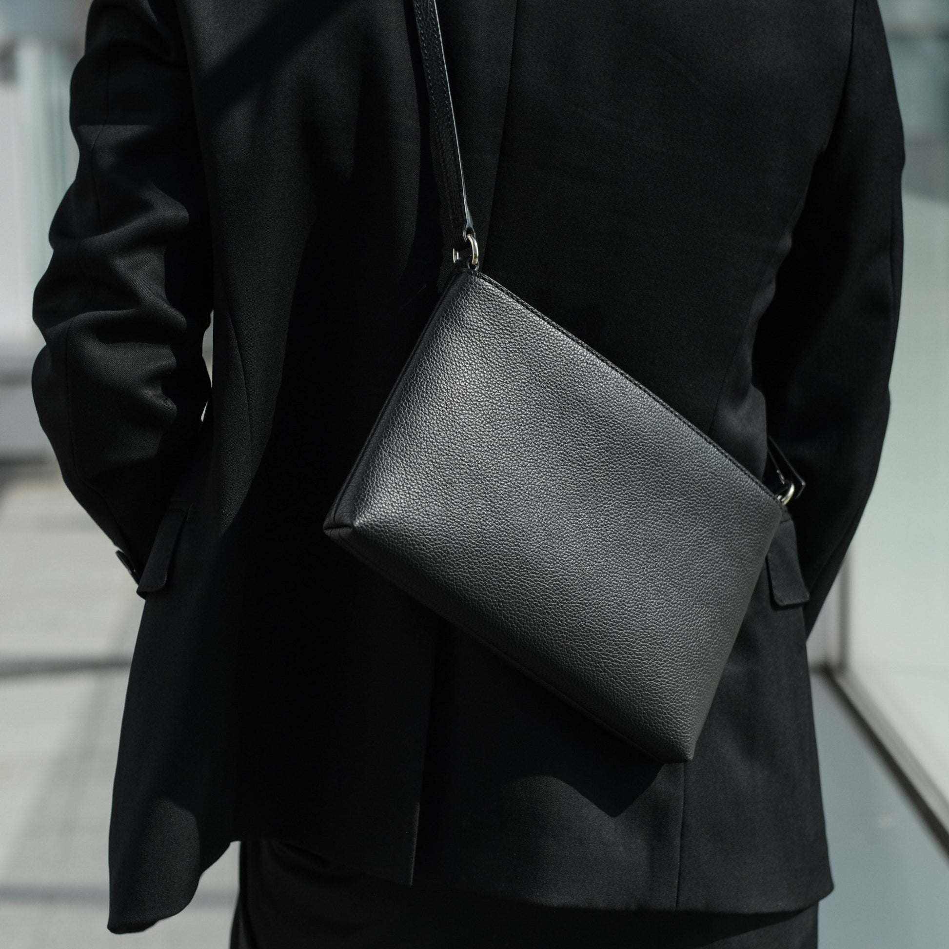 ITALIAN LEATHER SACOCHE - aucentic