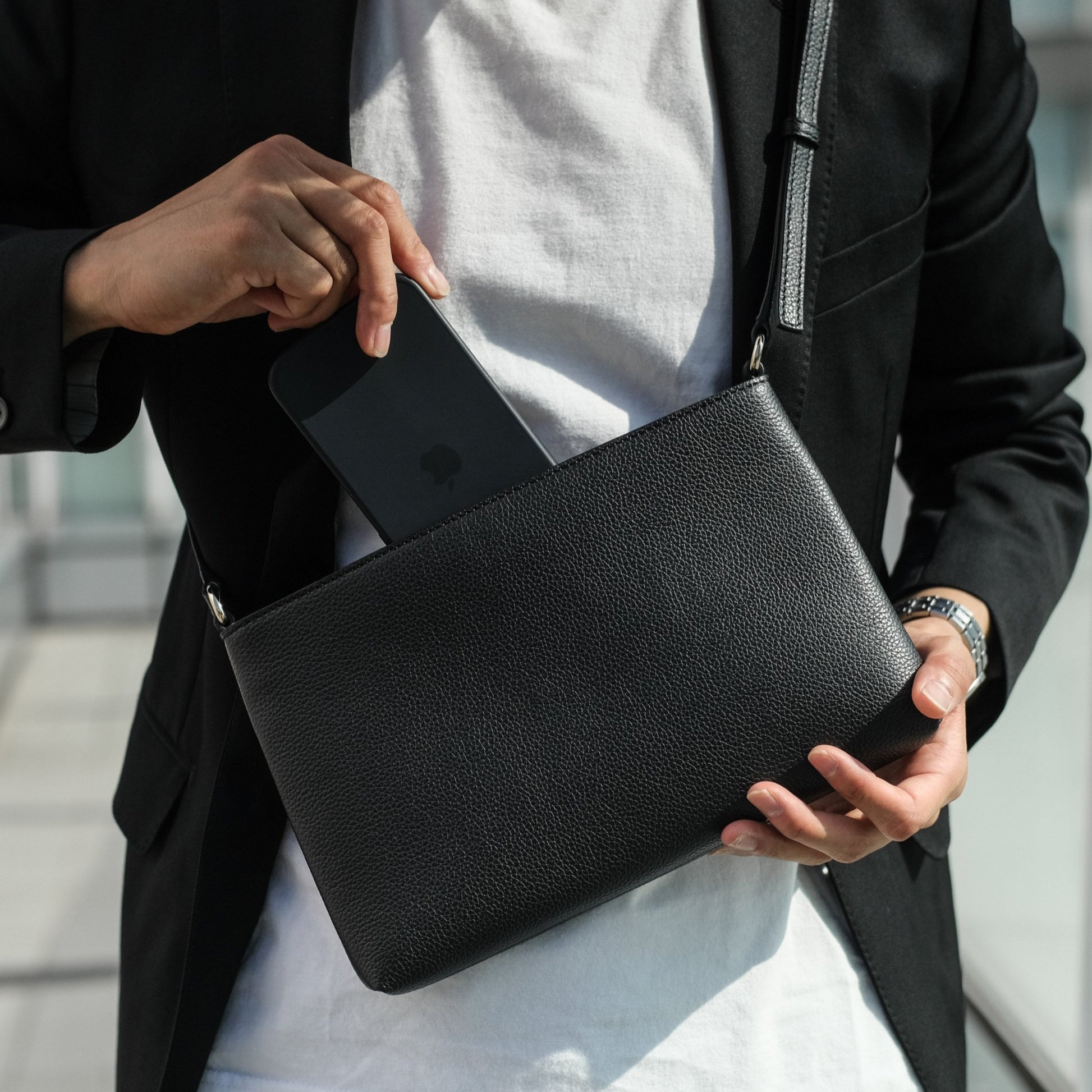 ITALIAN LEATHER SACOCHE - aucentic