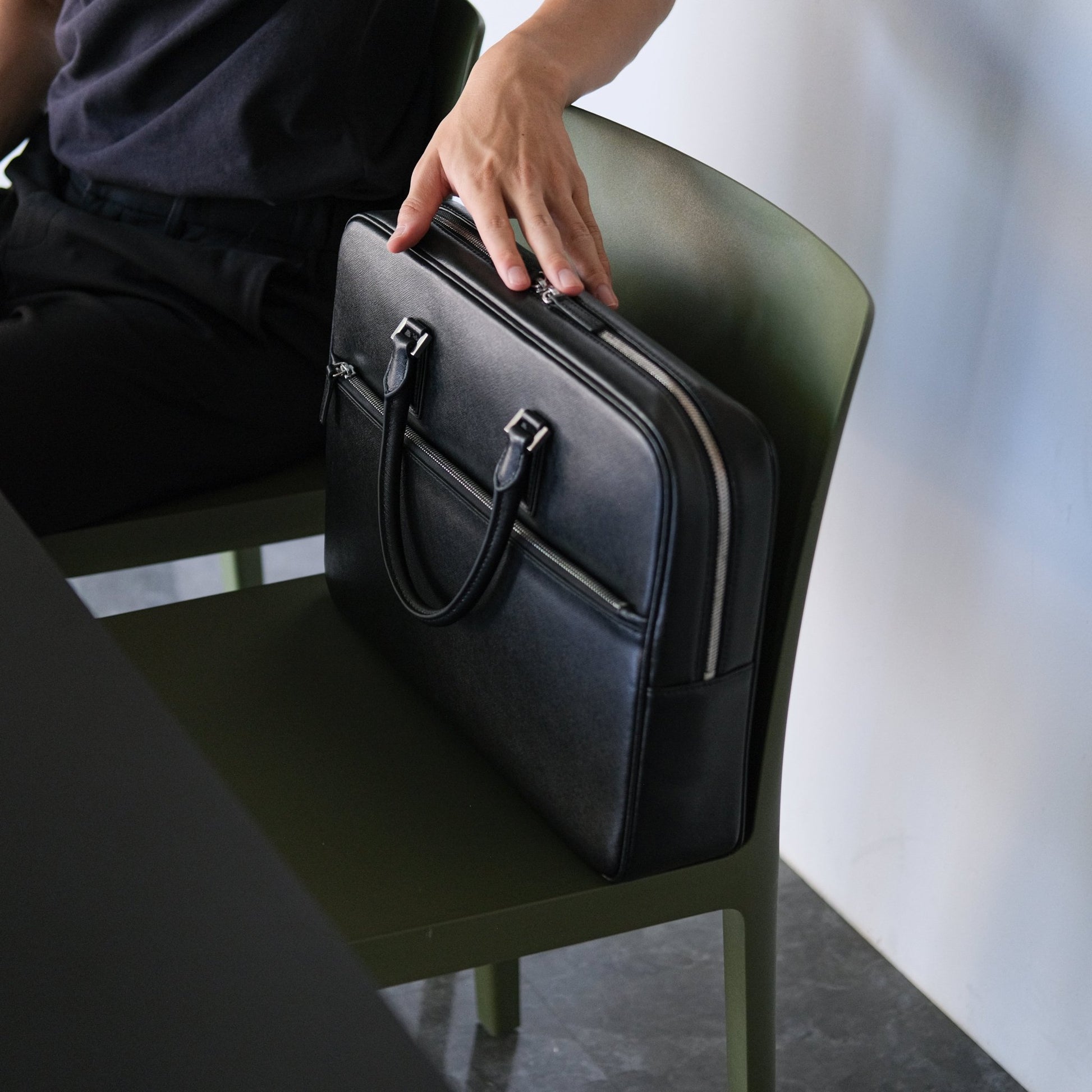Italian Saffiano Leather Briefcase (with Front Zipper) - aucentic