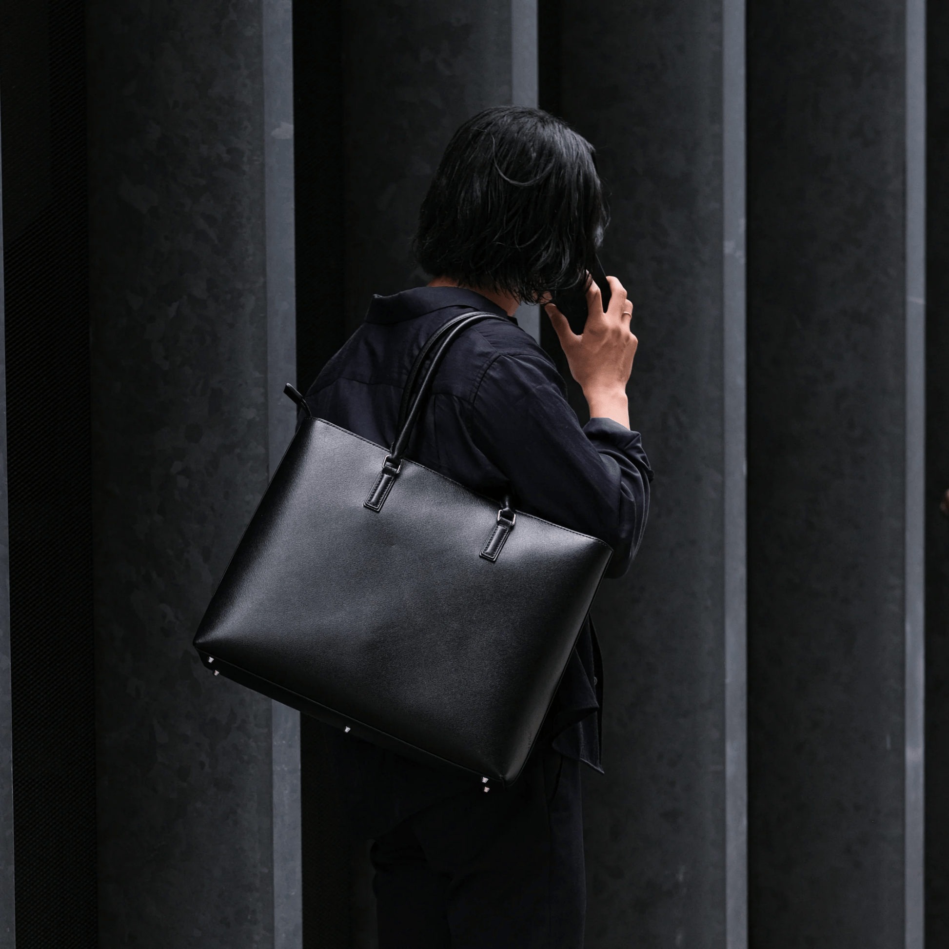 Italian Saffiano Leather Tote - aucentic