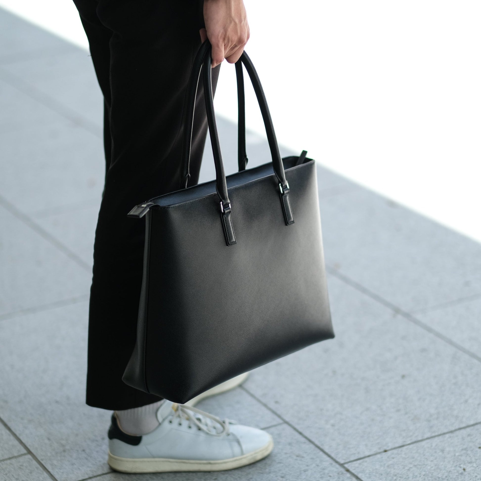 Italian Saffiano Leather Tote - aucentic