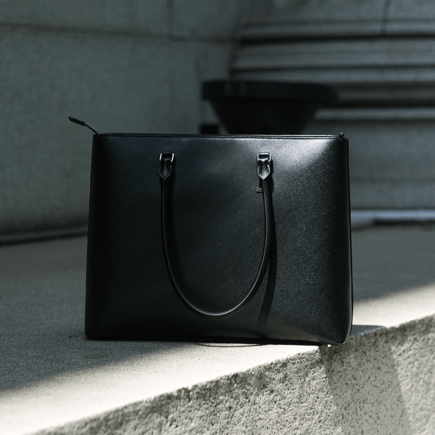 Italian Saffiano Leather Tote - aucentic