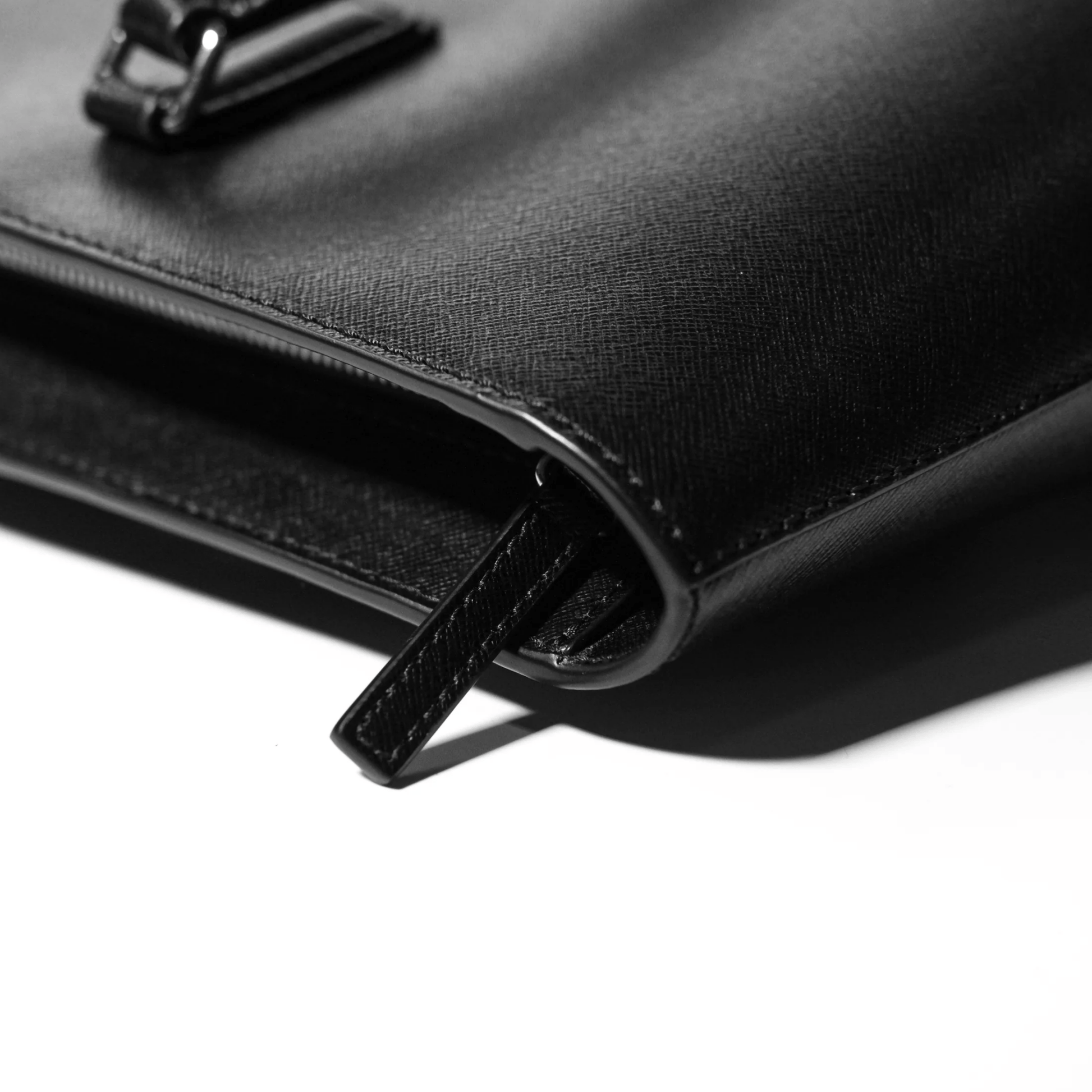 Italian Saffiano Leather Tote - aucentic