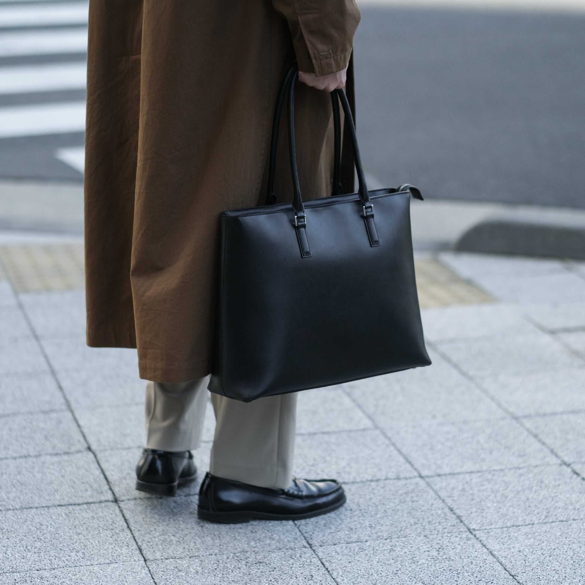 Italian Saffiano Leather Tote - aucentic