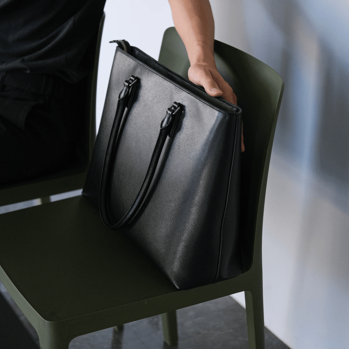 Italian Saffiano Leather Tote - aucentic