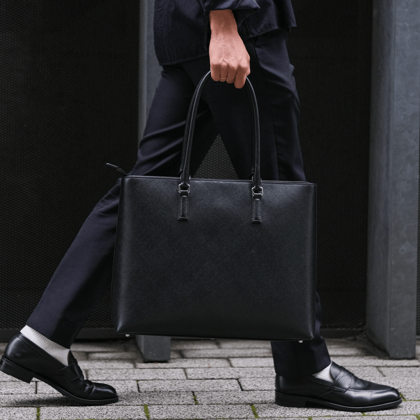 Italian Saffiano Leather Tote - aucentic