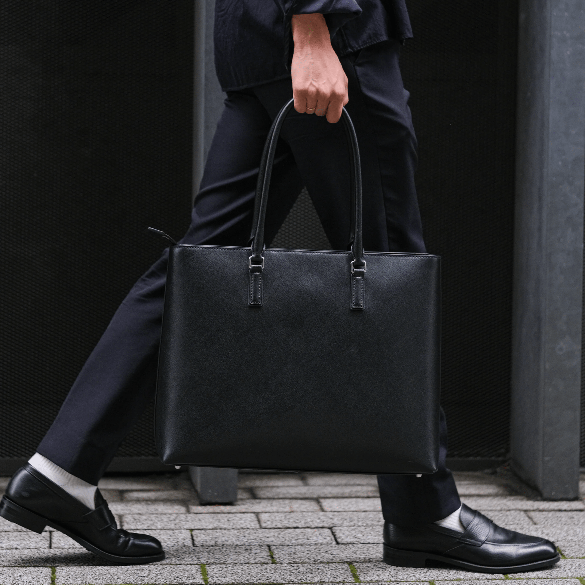Italian Saffiano Leather Tote - aucentic
