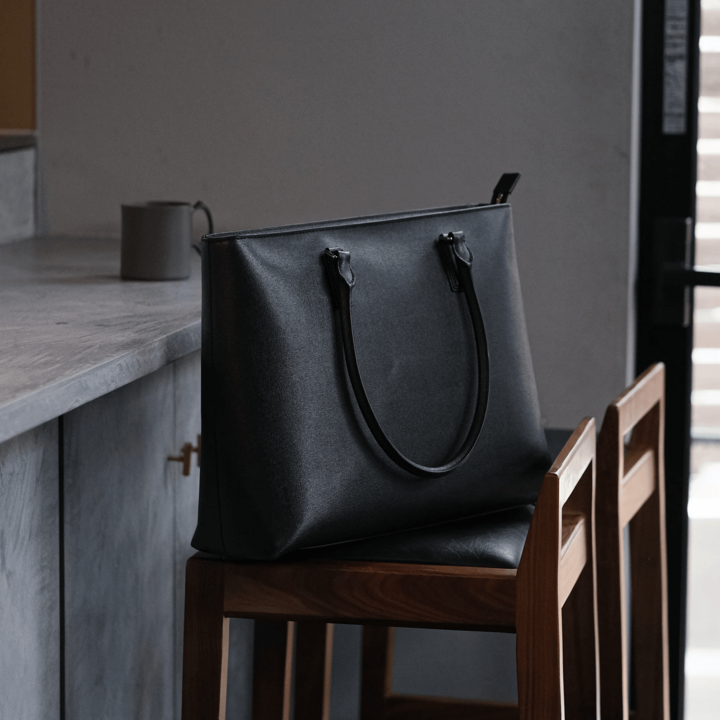 Italian Saffiano Leather Tote - aucentic