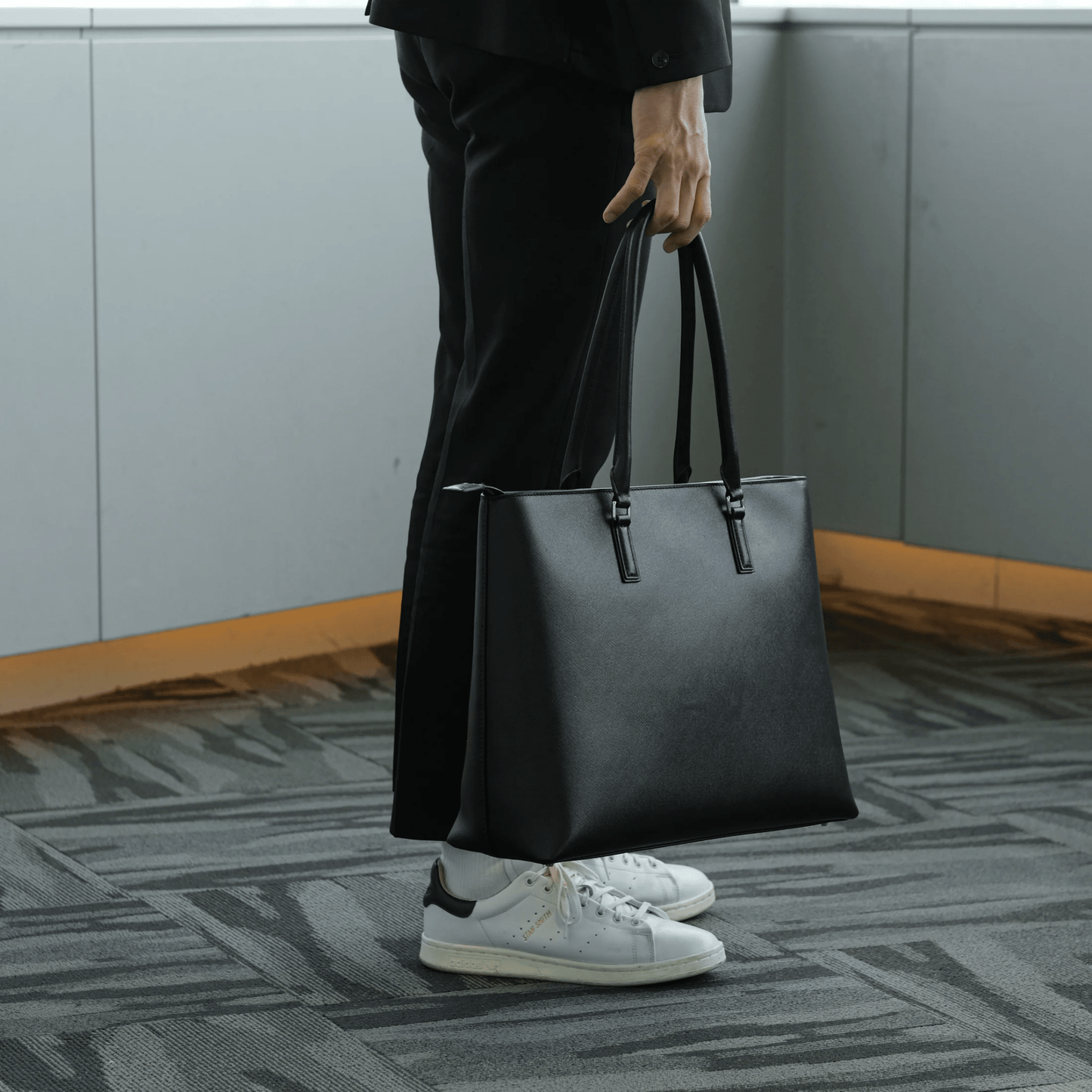 Italian Saffiano Leather Tote - aucentic