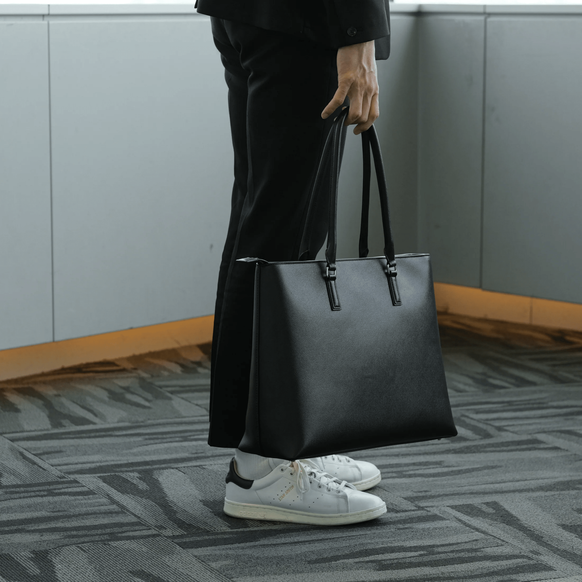 Italian Saffiano Leather Tote - aucentic