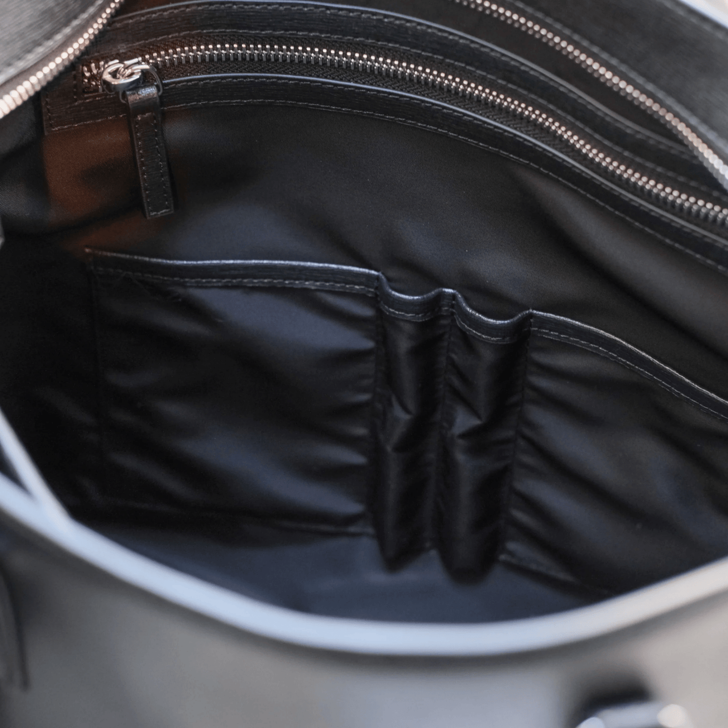Italian Saffiano Leather Tote - aucentic