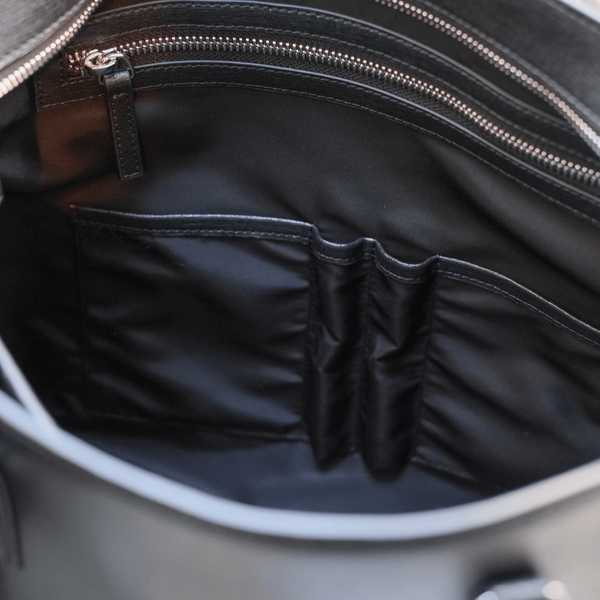 Italian Saffiano Leather Tote - aucentic