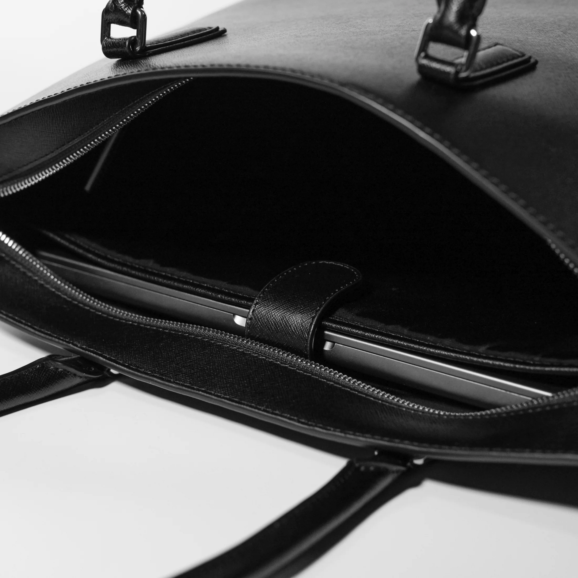 Italian Saffiano Leather Tote - aucentic