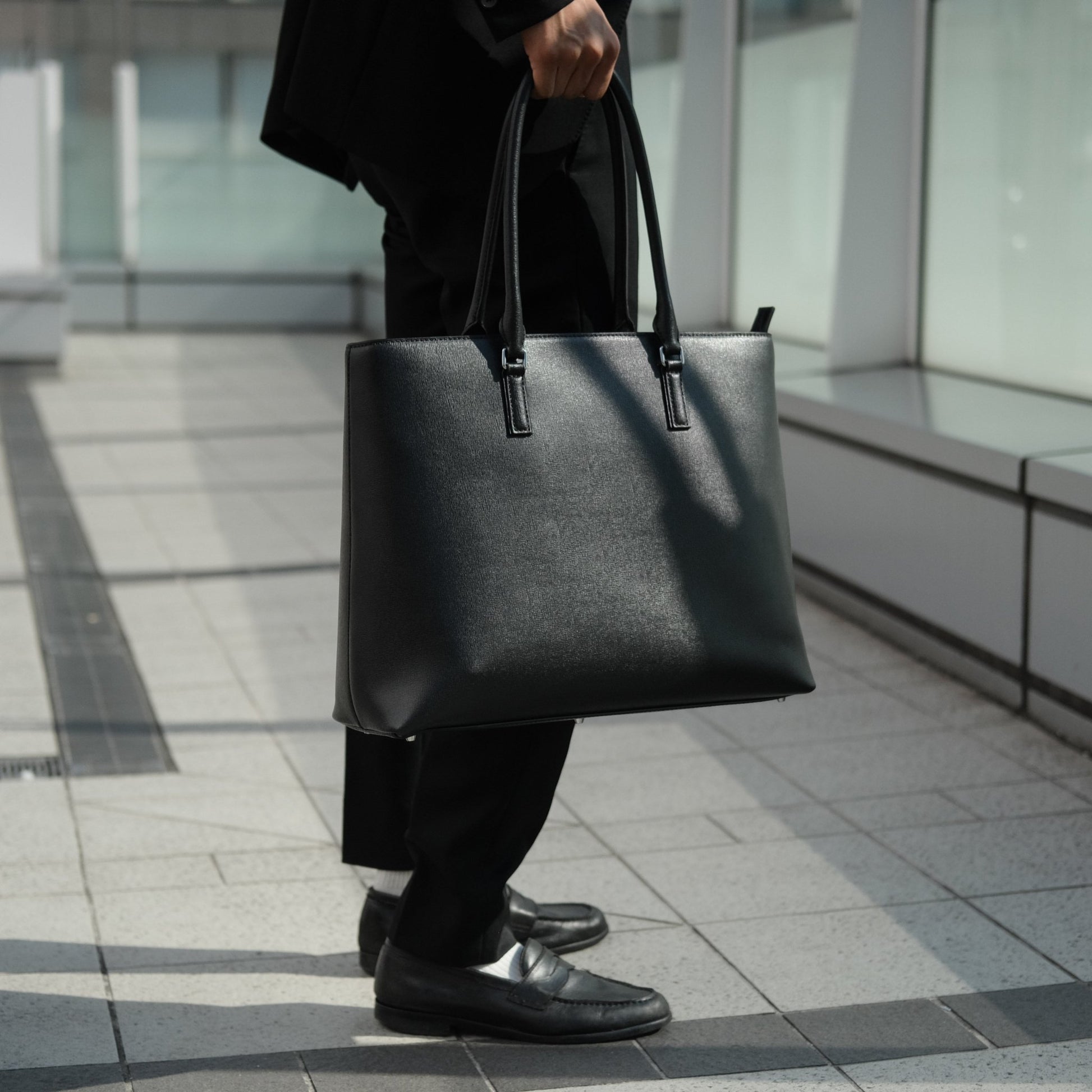 Italian Saffiano Leather Tote - aucentic