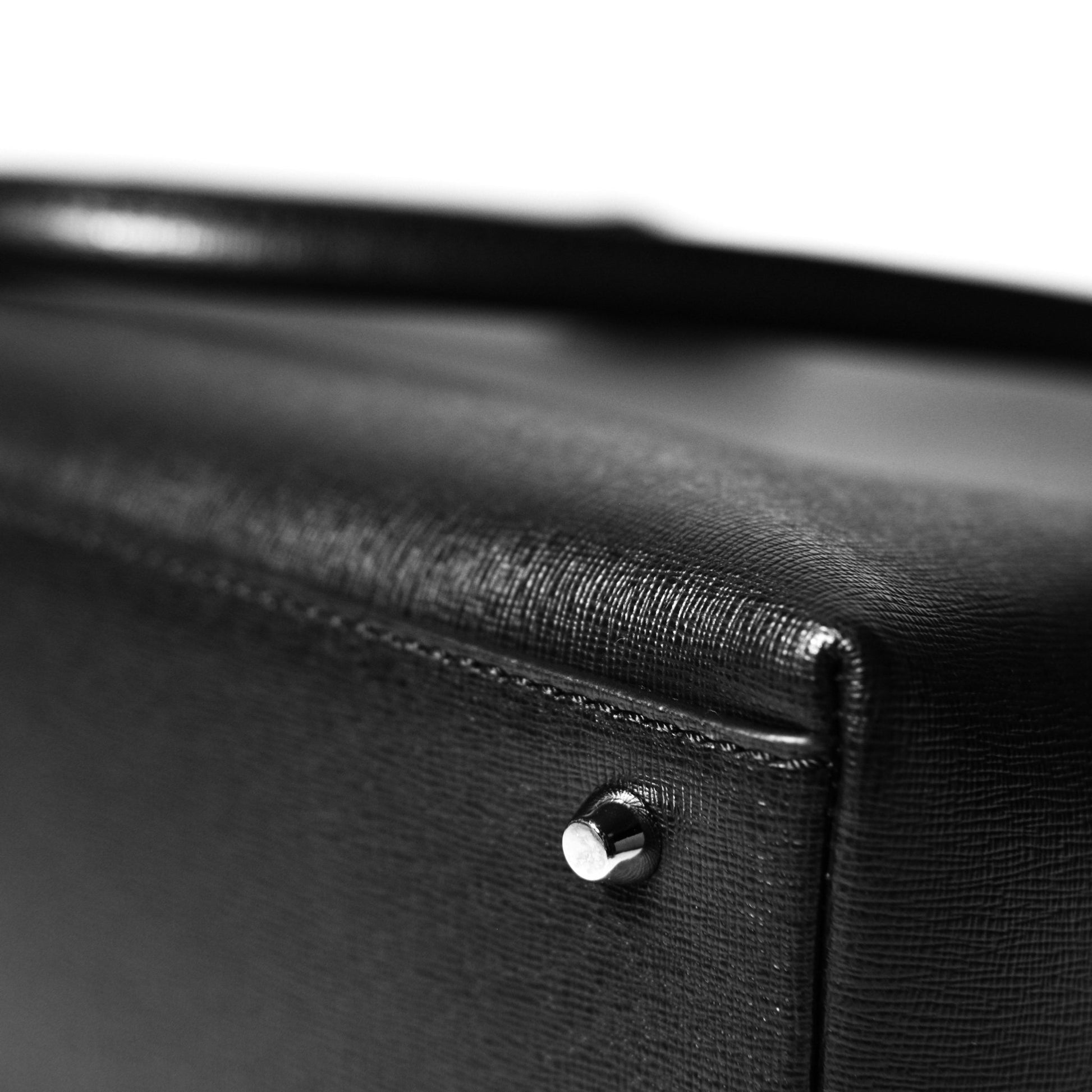 Italian Saffiano Leather Tote - aucentic