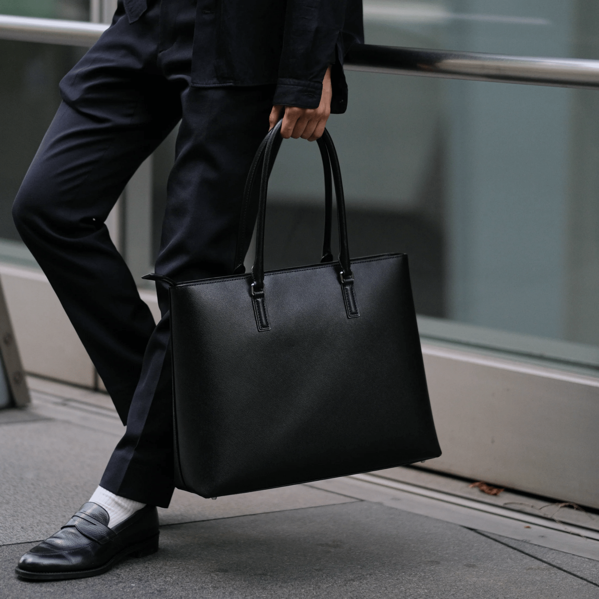 Italian Saffiano Leather Tote - aucentic