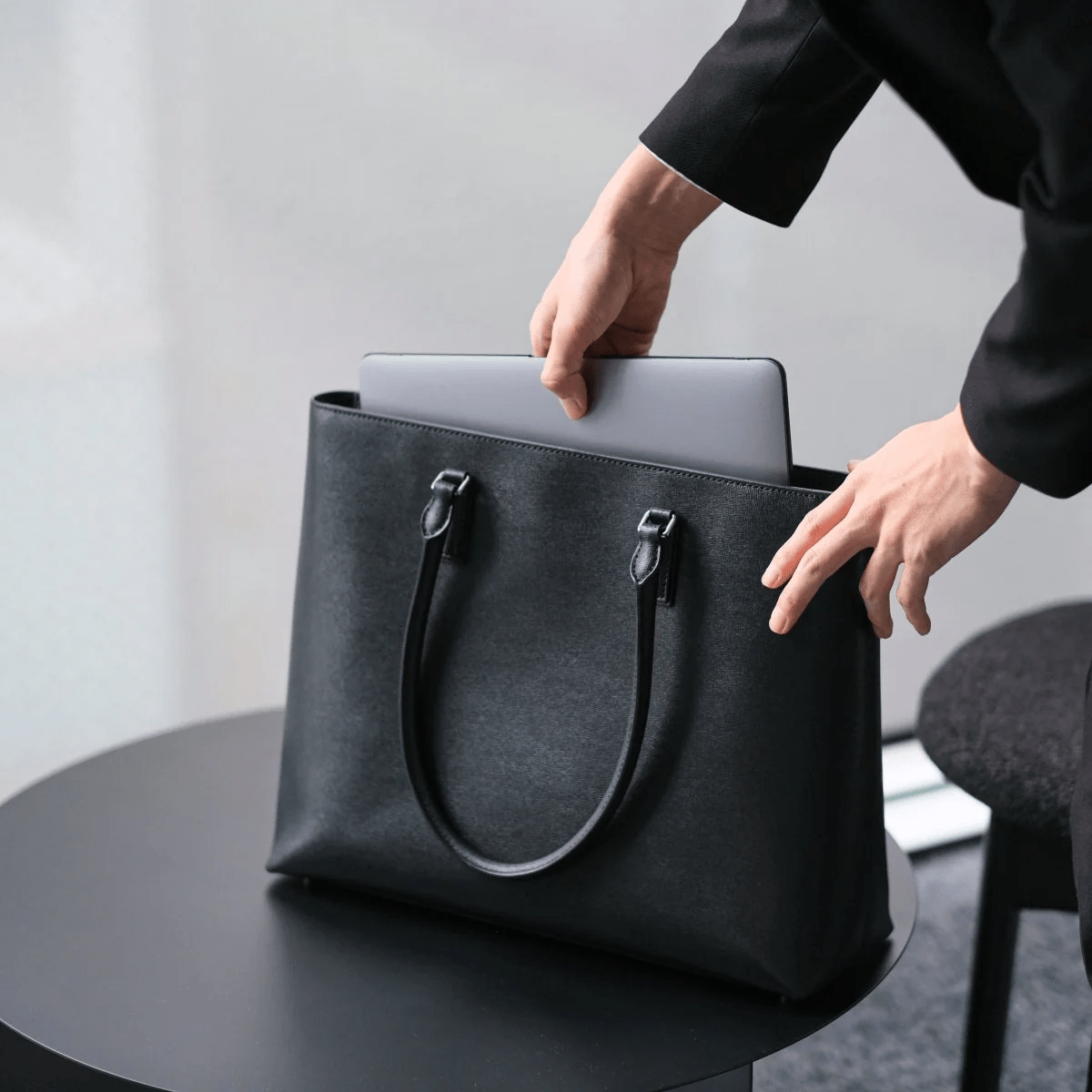ITALIAN SAFFIANO LEATHER TOTE NAVY - aucentic
