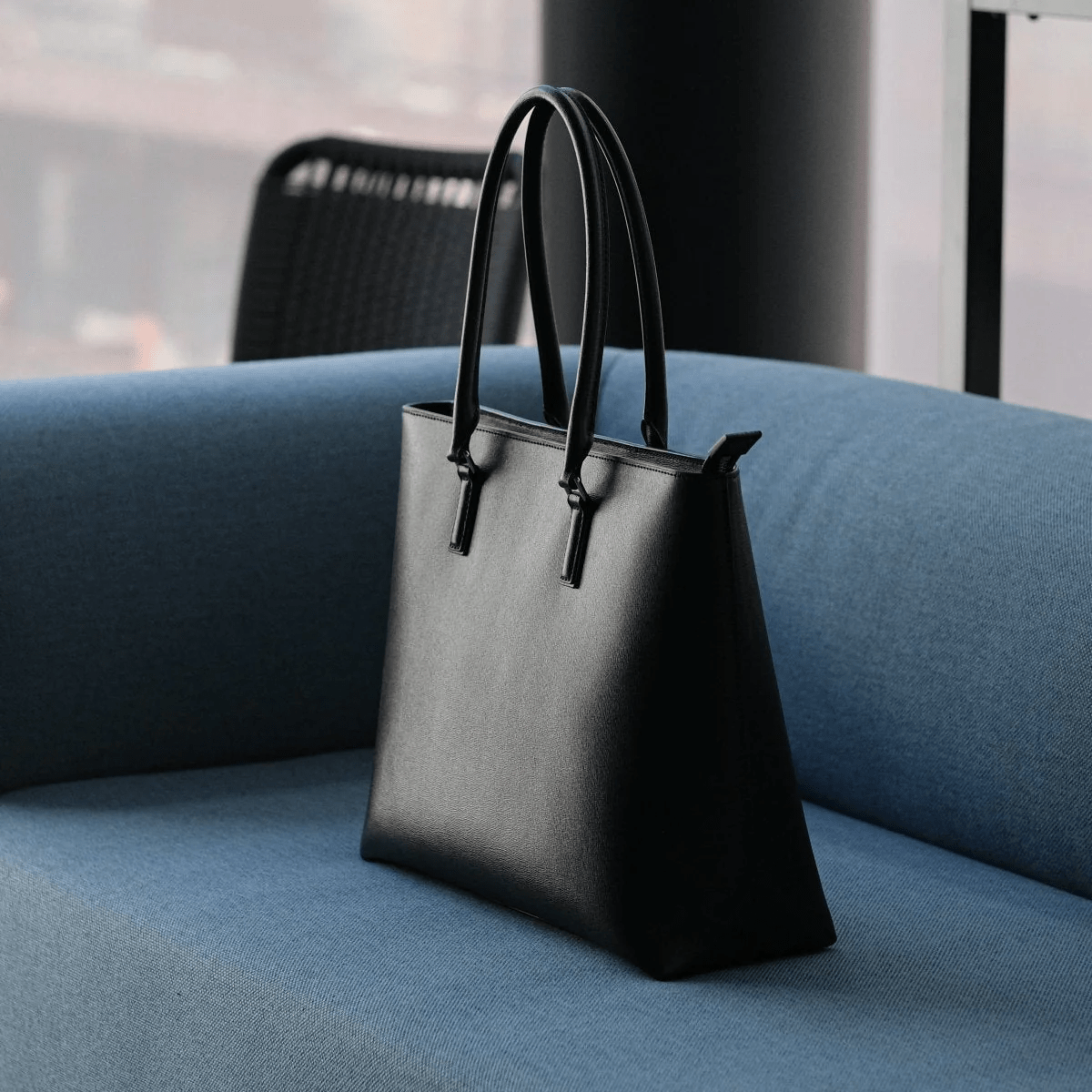 ITALIAN SAFFIANO LEATHER TOTE NAVY - aucentic