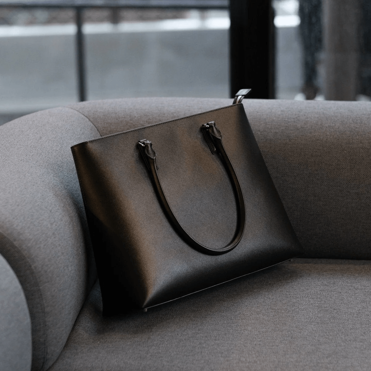 ITALIAN SAFFIANO LEATHER TOTE NAVY - aucentic