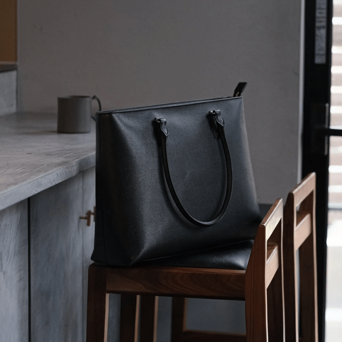 ITALIAN SAFFIANO LEATHER TOTE NAVY - aucentic