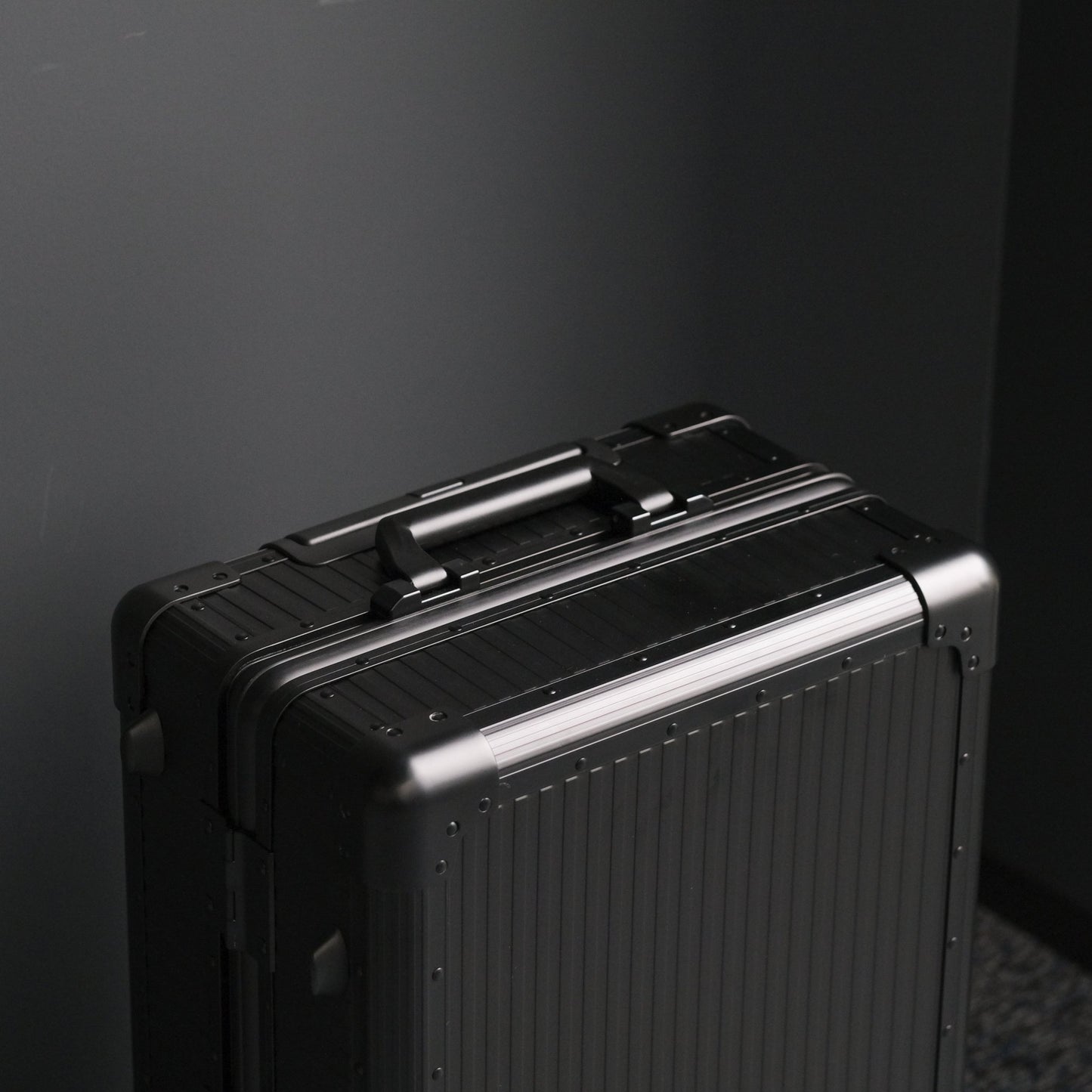 OPUS Stripe Aluminium Suitcase(Black) Op.13 - aucentic