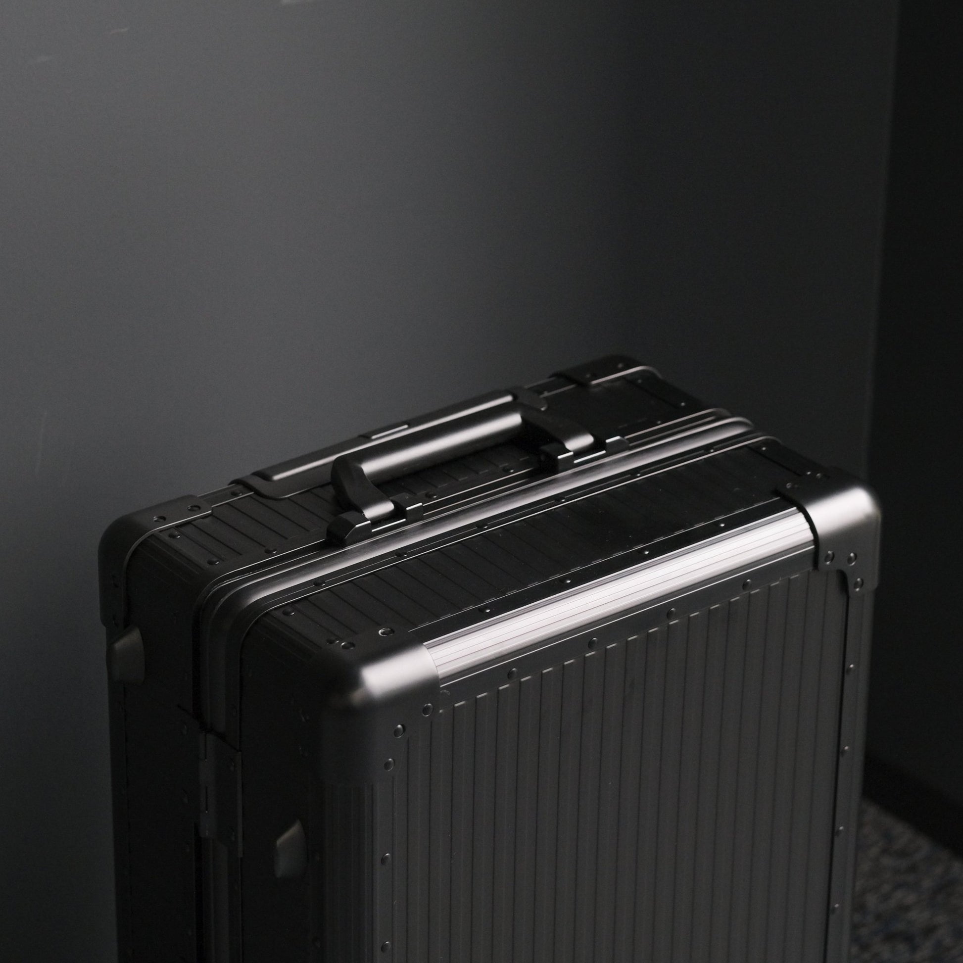 OPUS Stripe Aluminium Suitcase(Black) Op.13 - aucentic