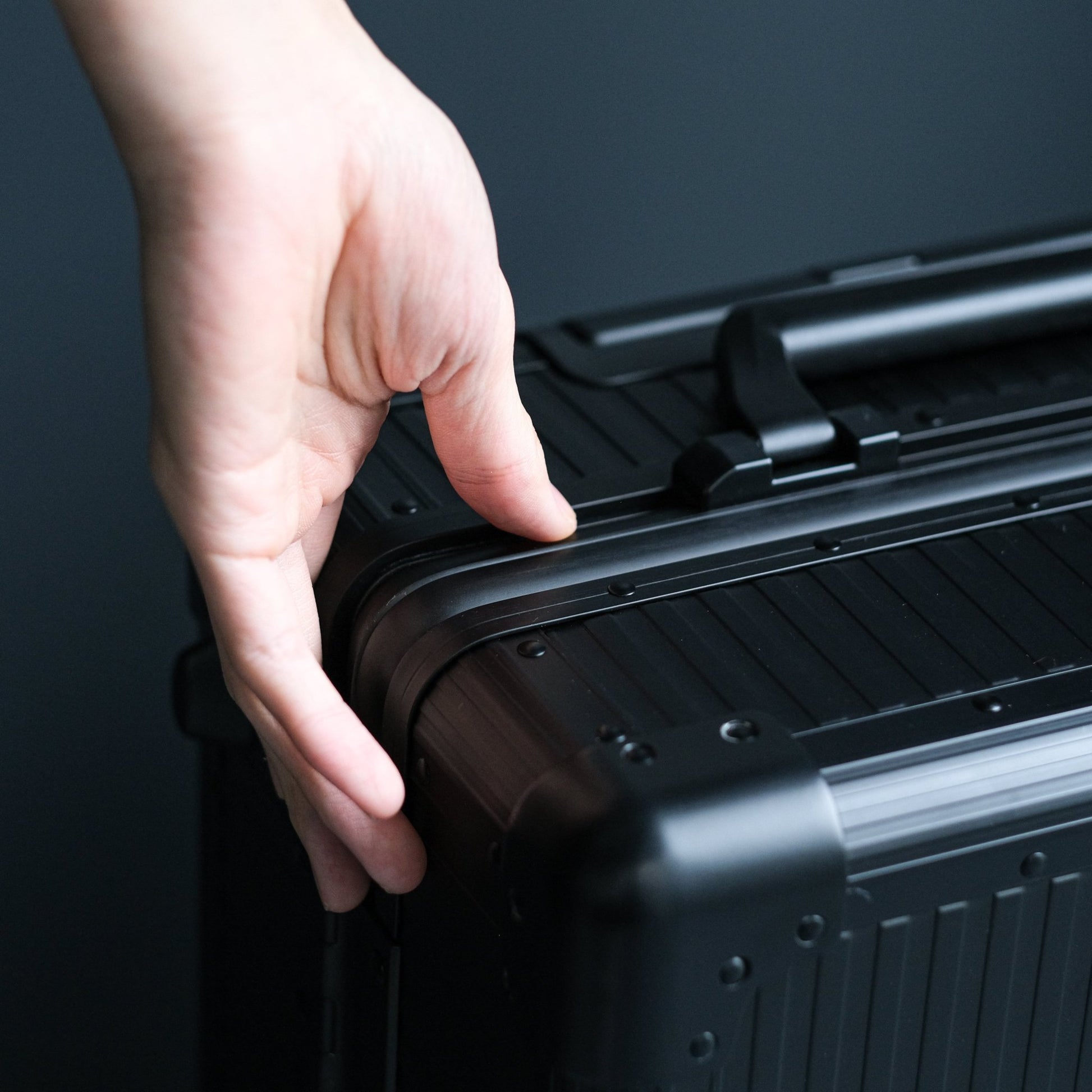 OPUS Stripe Aluminium Suitcase(Black) Op.13 - aucentic
