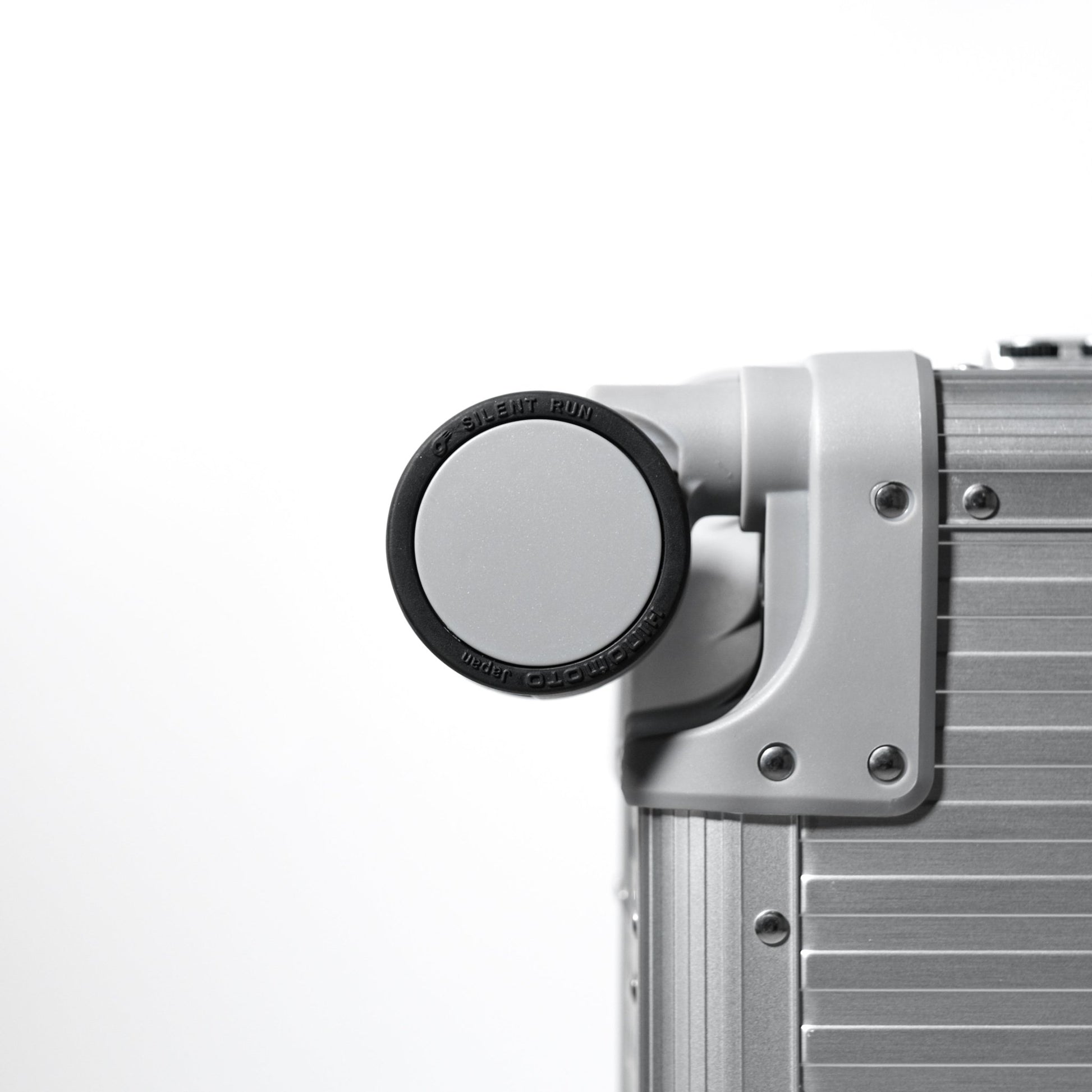 Stripe Aluminium Suitcase(Silver) Op.13 - aucentic